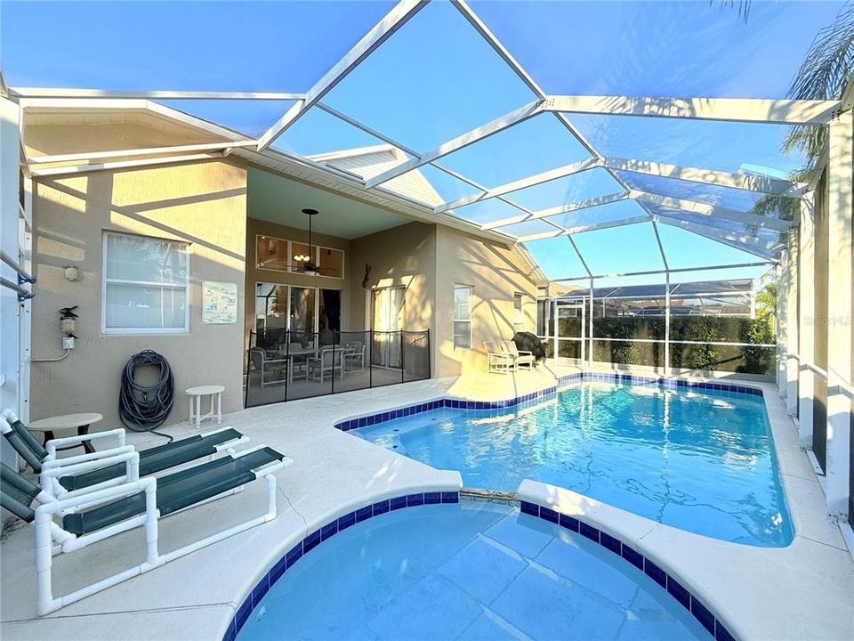 For Sale: $585,000 (5 beds, 3 baths, 2255 Square Feet)