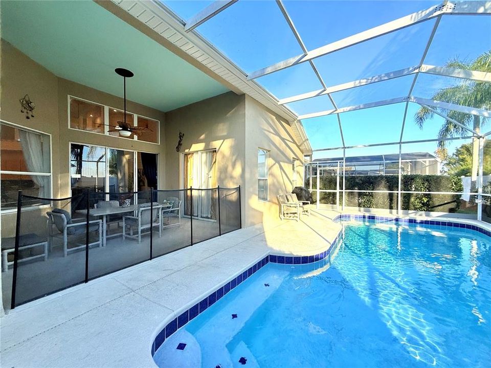 For Sale: $585,000 (5 beds, 3 baths, 2255 Square Feet)