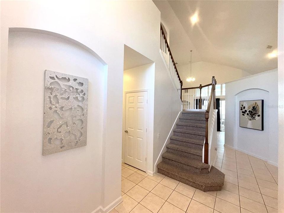 For Sale: $585,000 (5 beds, 3 baths, 2255 Square Feet)