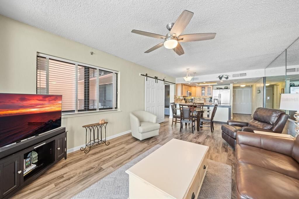 合同活跃: $499,000 (2 贝兹, 2 浴室, 1130 平方英尺)