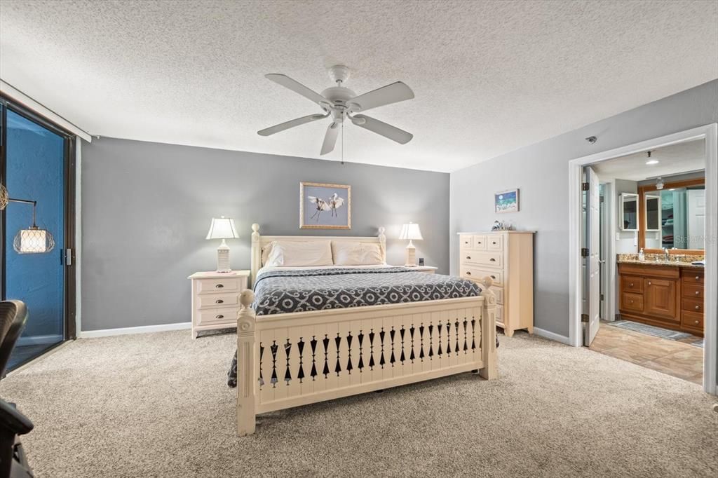 合同活跃: $499,000 (2 贝兹, 2 浴室, 1130 平方英尺)