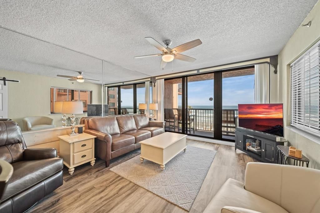 合同活跃: $499,000 (2 贝兹, 2 浴室, 1130 平方英尺)