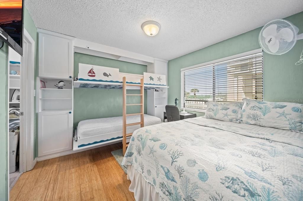 合同活跃: $499,000 (2 贝兹, 2 浴室, 1130 平方英尺)