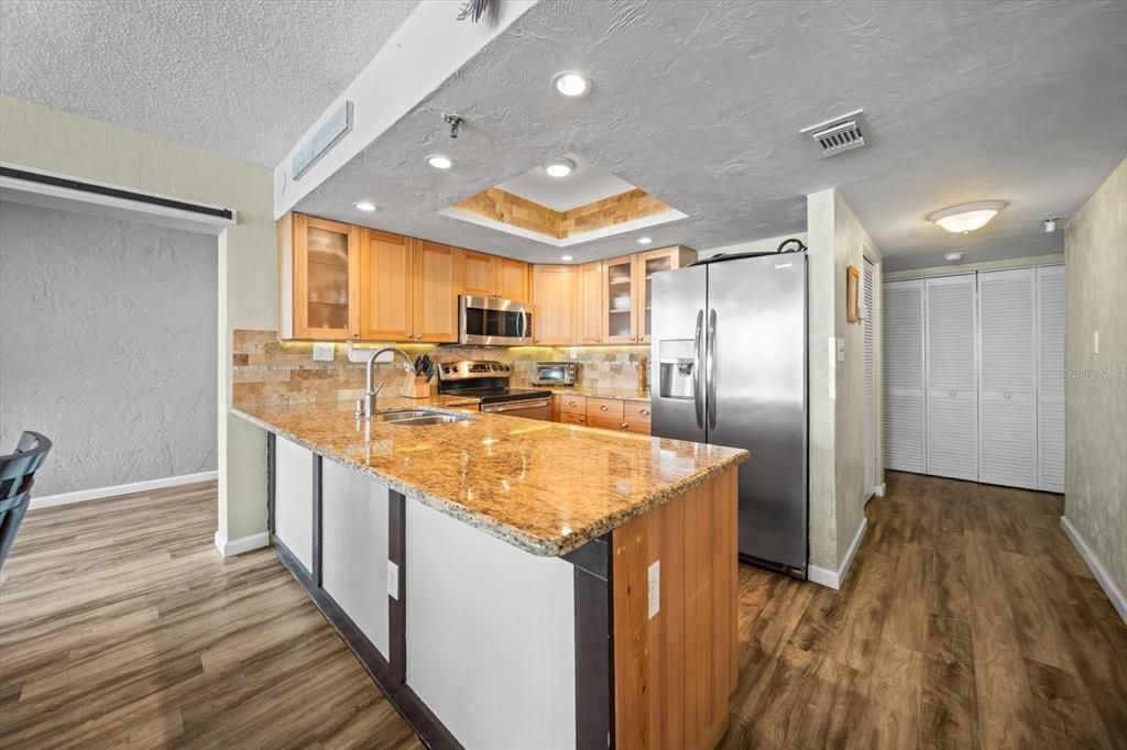 合同活跃: $499,000 (2 贝兹, 2 浴室, 1130 平方英尺)