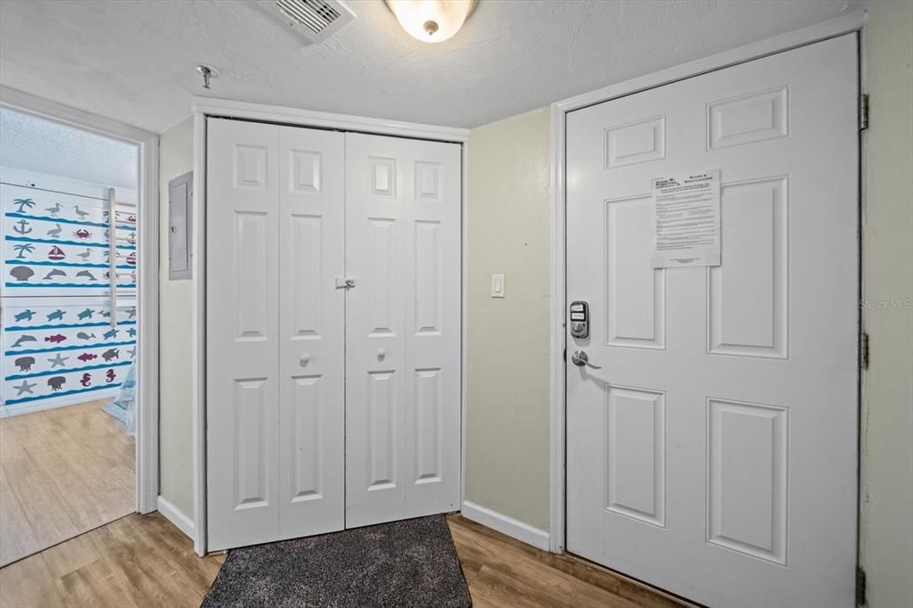 合同活跃: $499,000 (2 贝兹, 2 浴室, 1130 平方英尺)