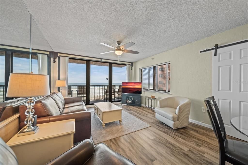 合同活跃: $499,000 (2 贝兹, 2 浴室, 1130 平方英尺)