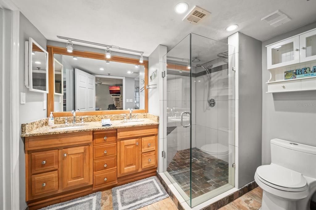 合同活跃: $499,000 (2 贝兹, 2 浴室, 1130 平方英尺)