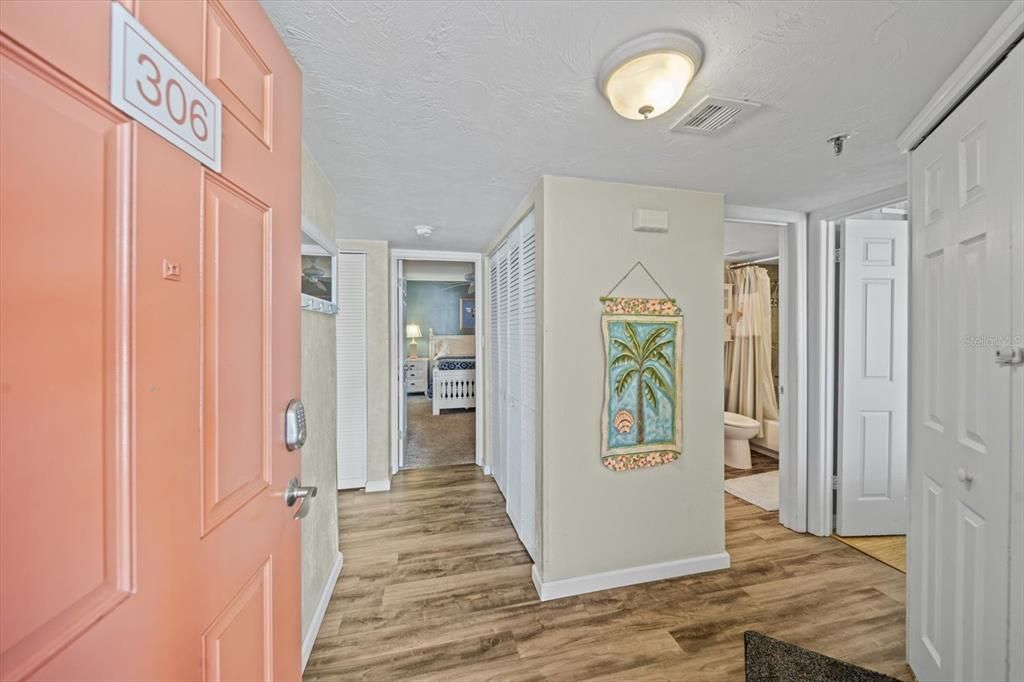 合同活跃: $499,000 (2 贝兹, 2 浴室, 1130 平方英尺)