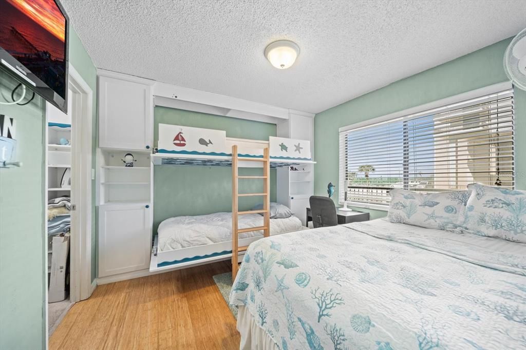 合同活跃: $499,000 (2 贝兹, 2 浴室, 1130 平方英尺)