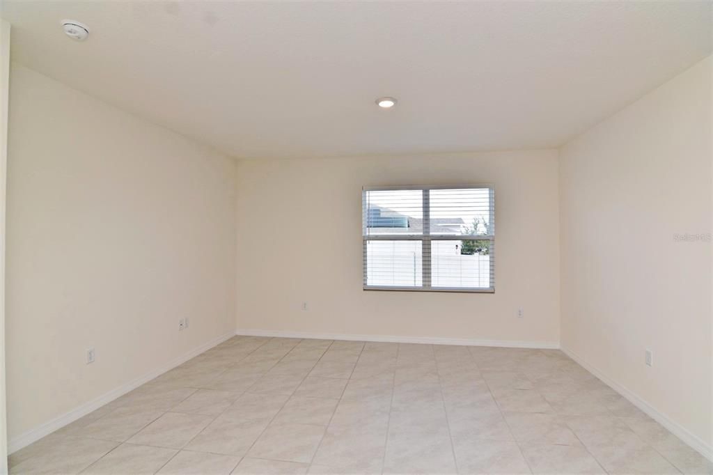 For Rent: $2,390 (4 beds, 2 baths, 1846 Square Feet)