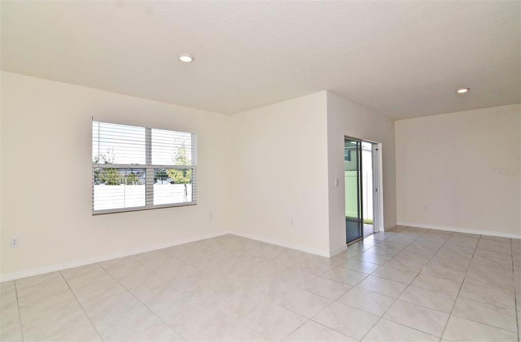 For Rent: $2,390 (4 beds, 2 baths, 1846 Square Feet)