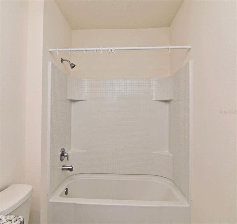 For Rent: $2,390 (4 beds, 2 baths, 1846 Square Feet)