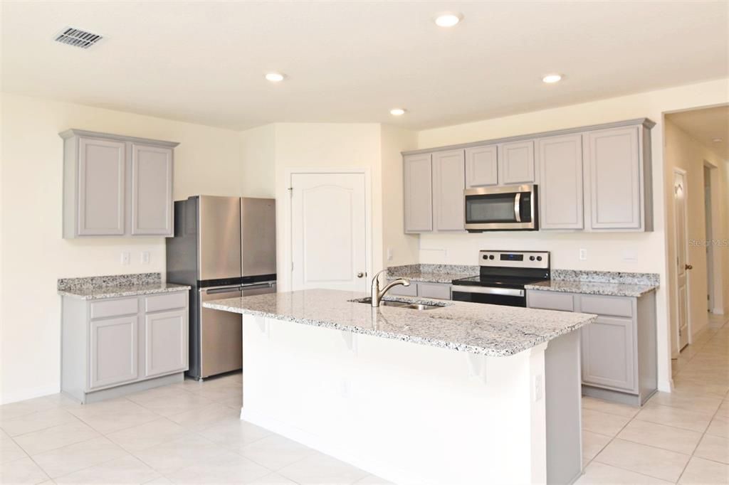 For Rent: $2,390 (4 beds, 2 baths, 1846 Square Feet)