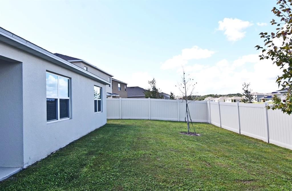 For Rent: $2,390 (4 beds, 2 baths, 1846 Square Feet)