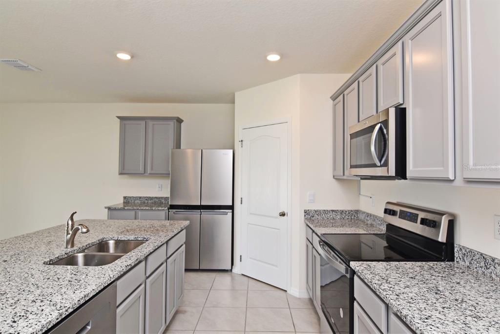 For Rent: $2,390 (4 beds, 2 baths, 1846 Square Feet)