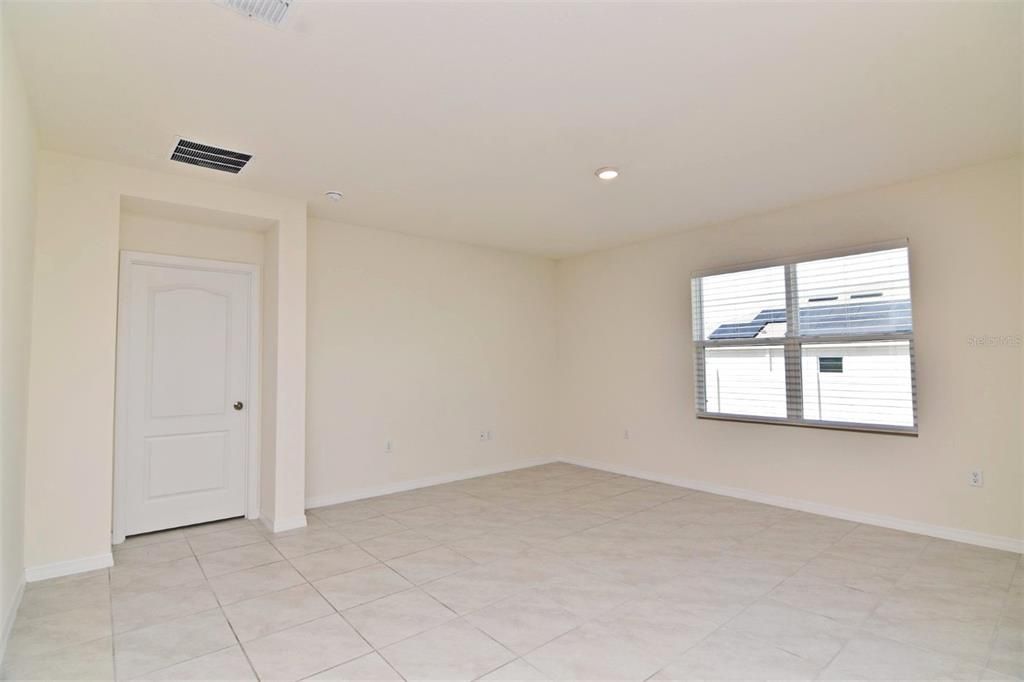 For Rent: $2,390 (4 beds, 2 baths, 1846 Square Feet)