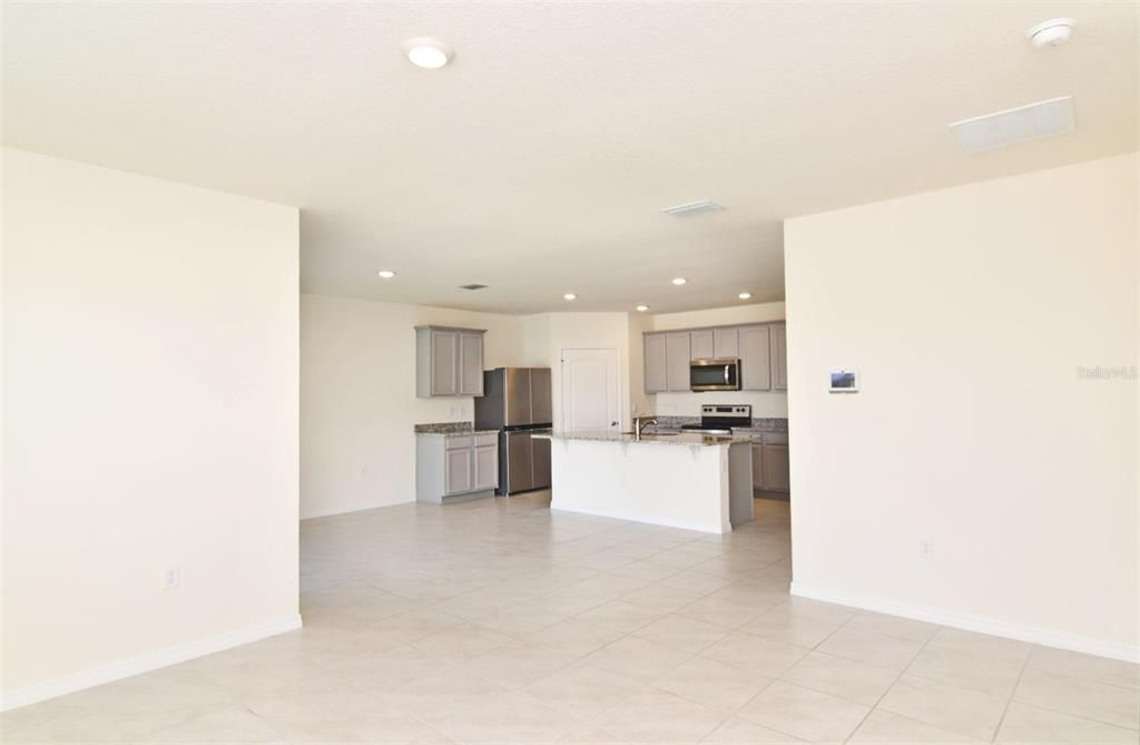 For Rent: $2,390 (4 beds, 2 baths, 1846 Square Feet)