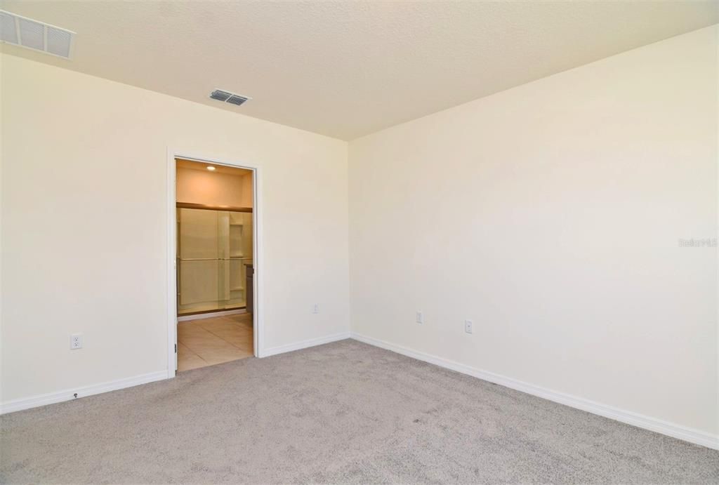 For Rent: $2,390 (4 beds, 2 baths, 1846 Square Feet)