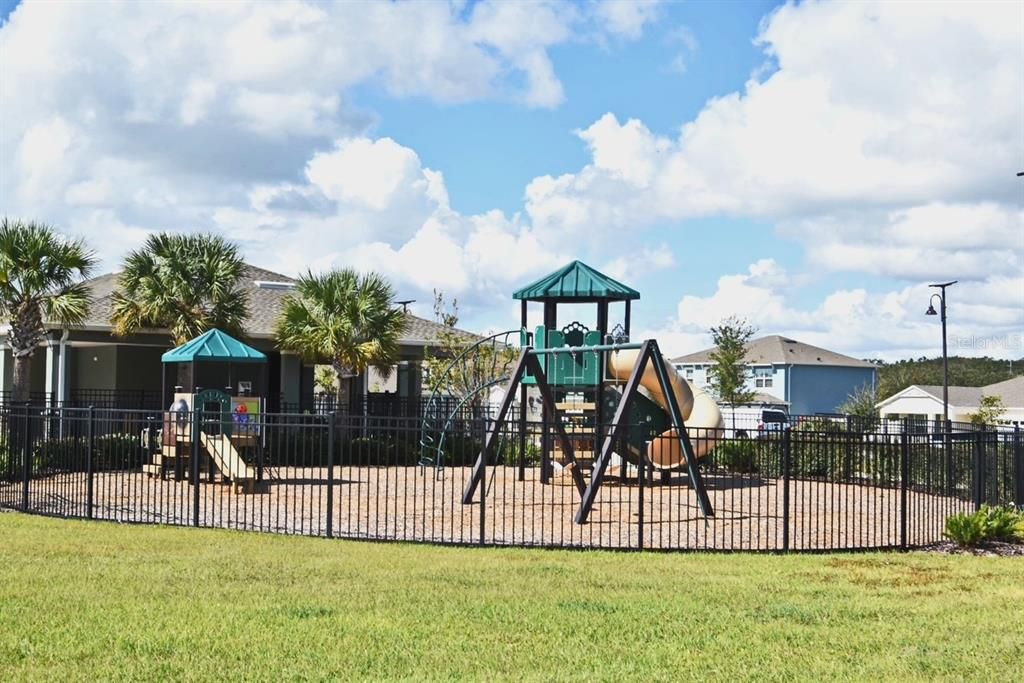 For Rent: $2,390 (4 beds, 2 baths, 1846 Square Feet)