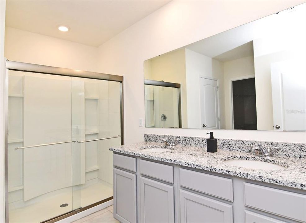 For Rent: $2,390 (4 beds, 2 baths, 1846 Square Feet)