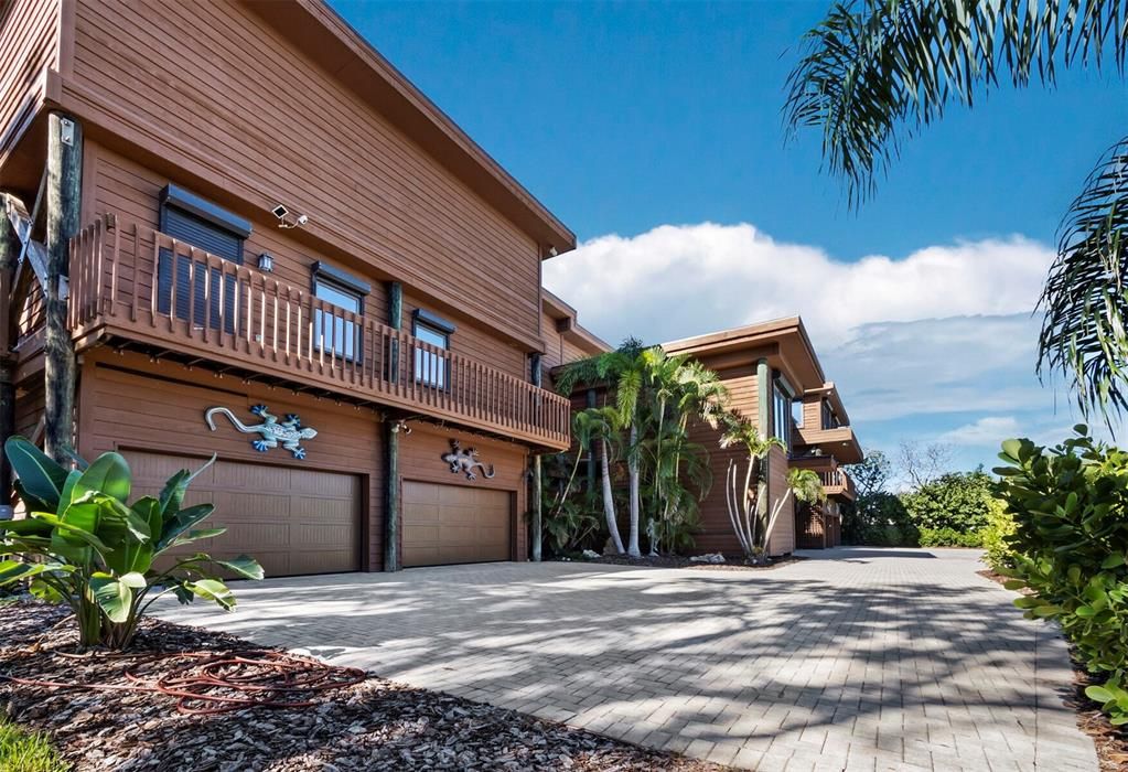 For Sale: $15,550,000 (8 beds, 8 baths, 12752 Square Feet)