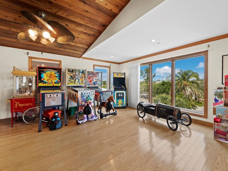 For Sale: $15,550,000 (8 beds, 8 baths, 12752 Square Feet)