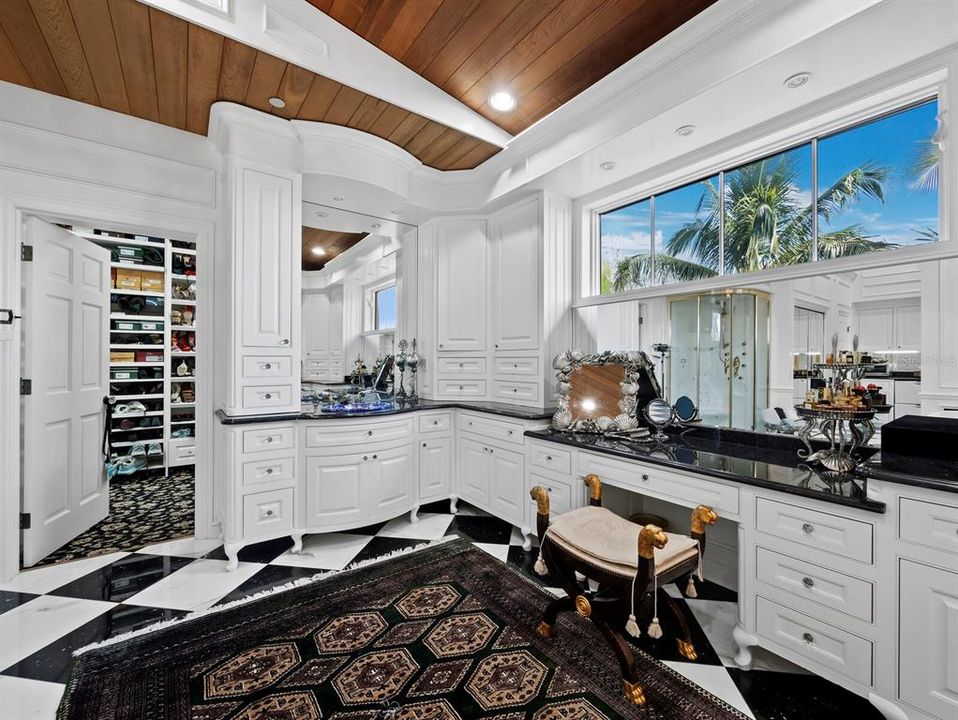 For Sale: $15,550,000 (8 beds, 8 baths, 12752 Square Feet)