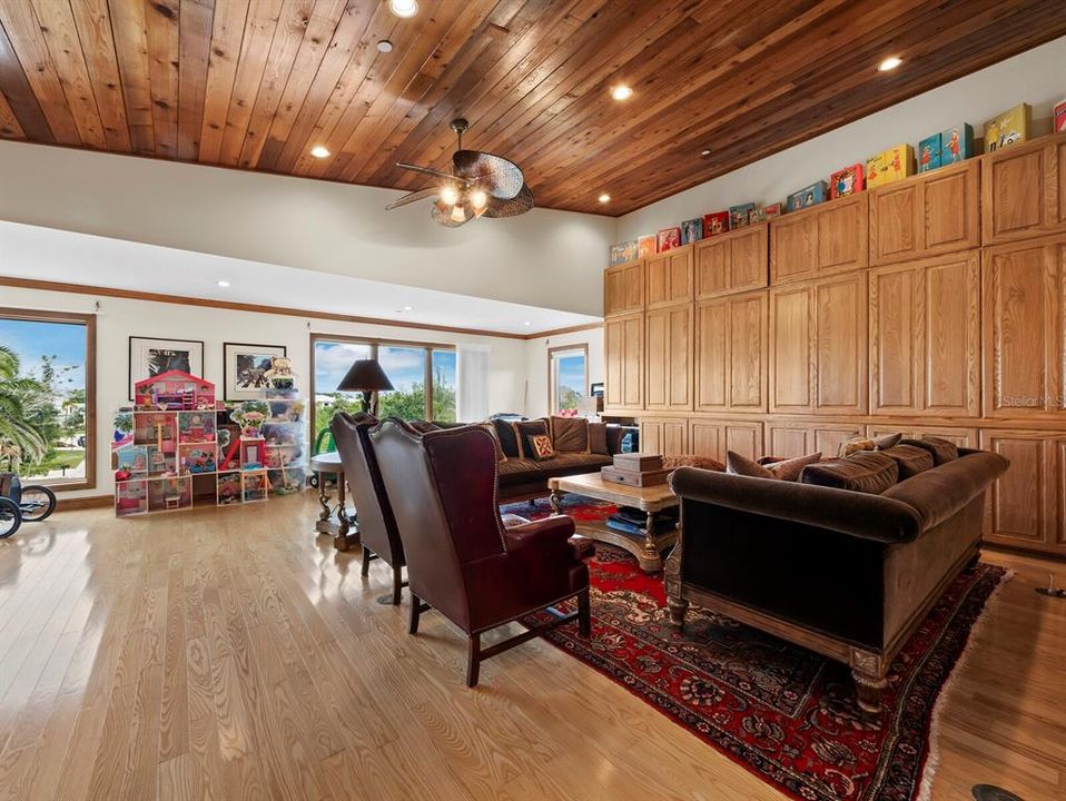 For Sale: $15,550,000 (8 beds, 8 baths, 12752 Square Feet)