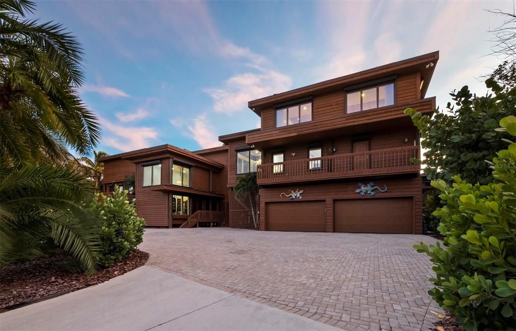 For Sale: $15,550,000 (8 beds, 8 baths, 12752 Square Feet)