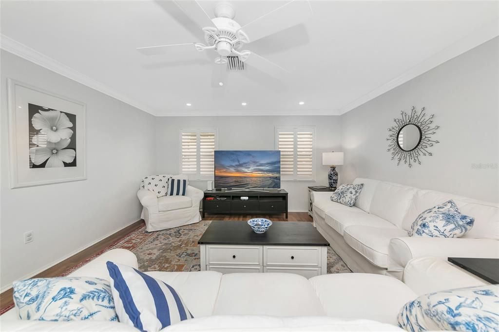 En Venta: $775,000 (4 camas, 3 baños, 2142 Pies cuadrados)