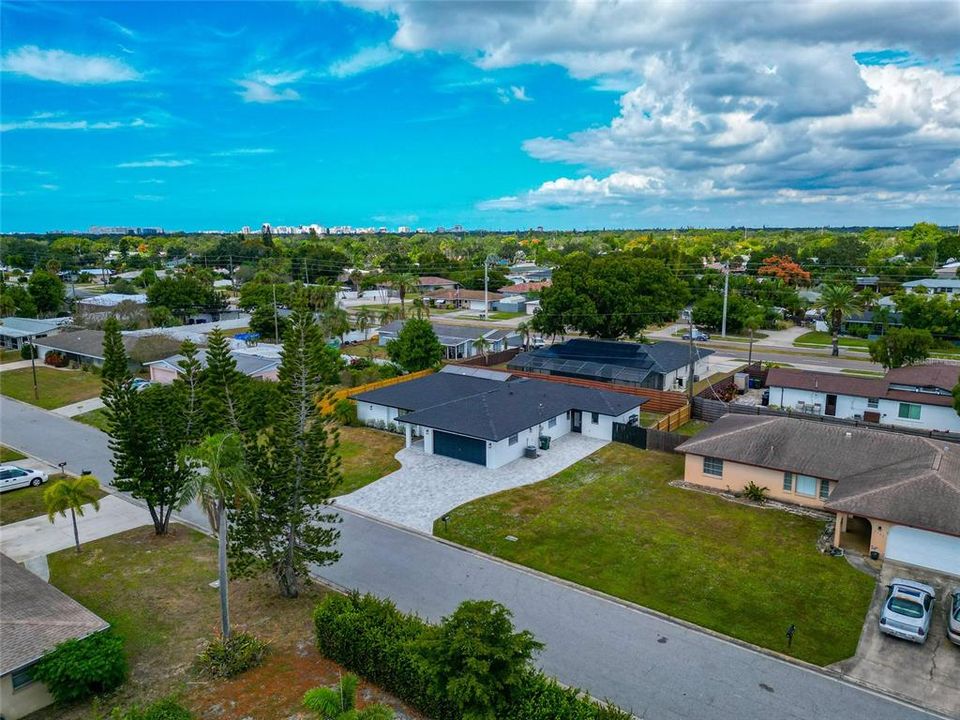 En Venta: $775,000 (4 camas, 3 baños, 2142 Pies cuadrados)