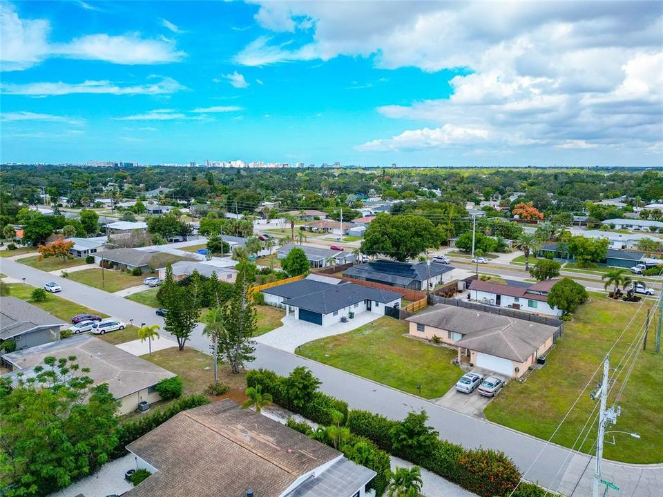 En Venta: $775,000 (4 camas, 3 baños, 2142 Pies cuadrados)