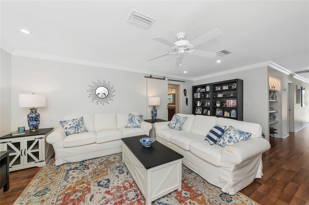 En Venta: $775,000 (4 camas, 3 baños, 2142 Pies cuadrados)