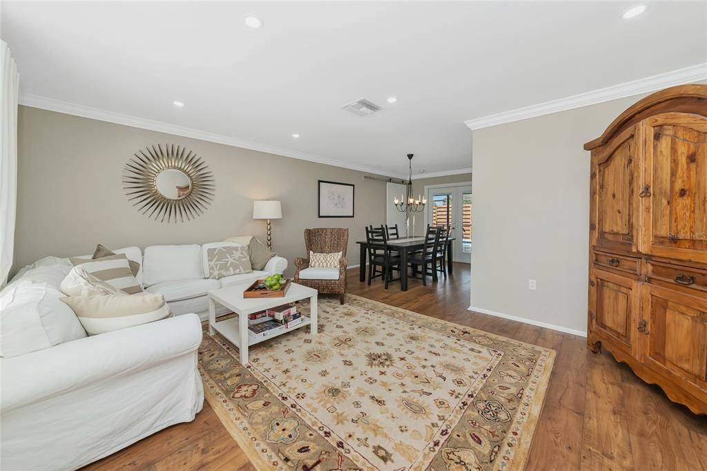 En Venta: $775,000 (4 camas, 3 baños, 2142 Pies cuadrados)