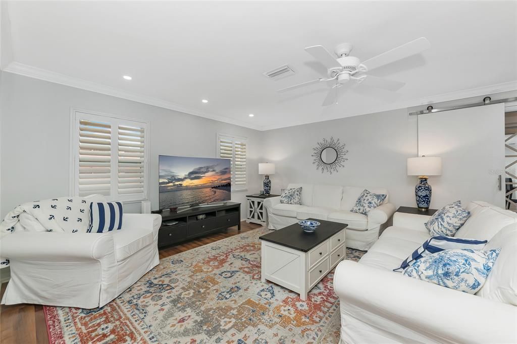 En Venta: $775,000 (4 camas, 3 baños, 2142 Pies cuadrados)