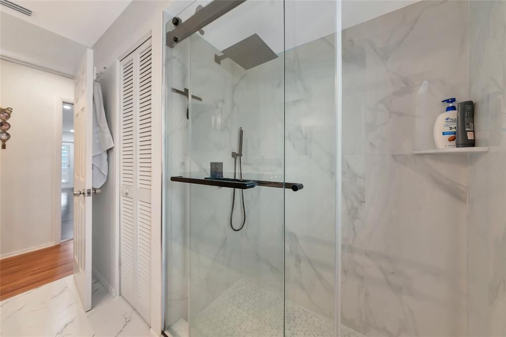 En Venta: $775,000 (4 camas, 3 baños, 2142 Pies cuadrados)