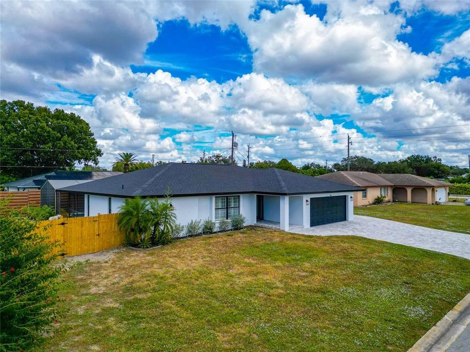 En Venta: $775,000 (4 camas, 3 baños, 2142 Pies cuadrados)