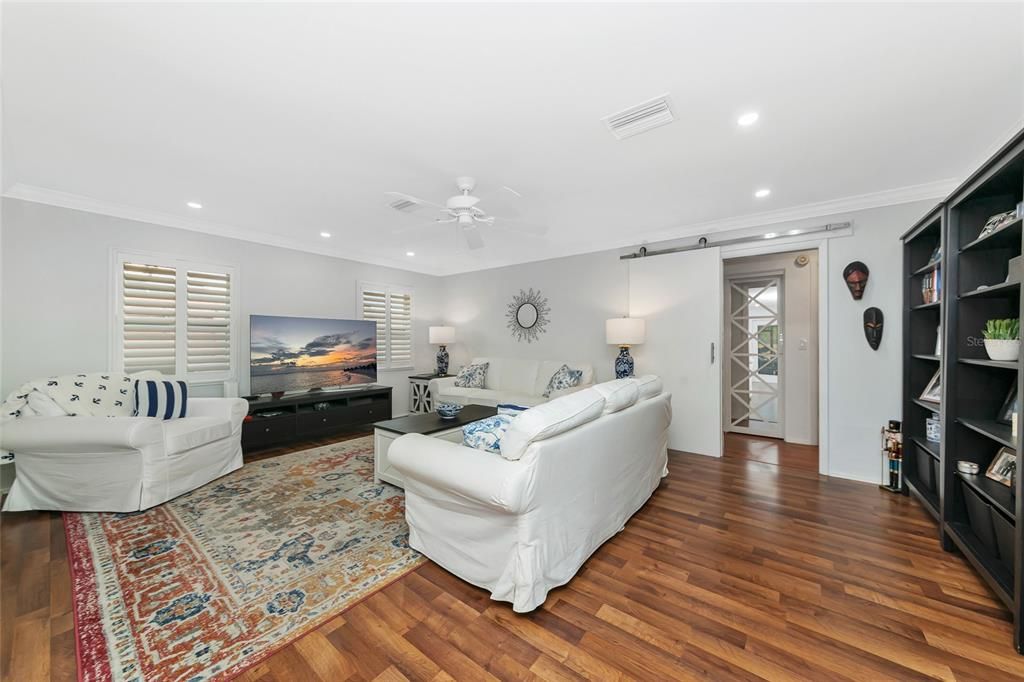 En Venta: $775,000 (4 camas, 3 baños, 2142 Pies cuadrados)