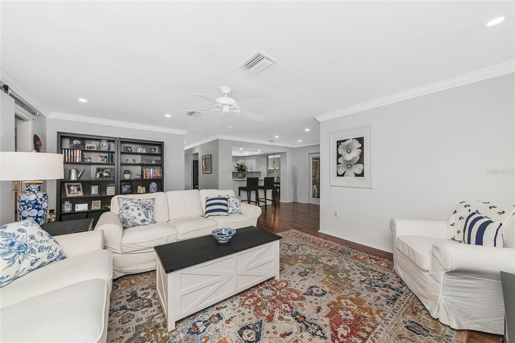 En Venta: $775,000 (4 camas, 3 baños, 2142 Pies cuadrados)