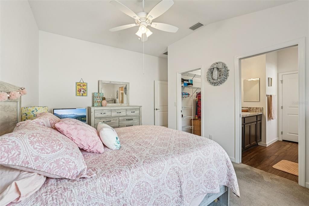 For Sale: $300,000 (2 beds, 2 baths, 1227 Square Feet)