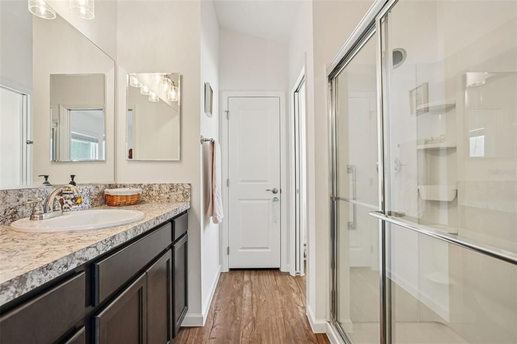 For Sale: $300,000 (2 beds, 2 baths, 1227 Square Feet)