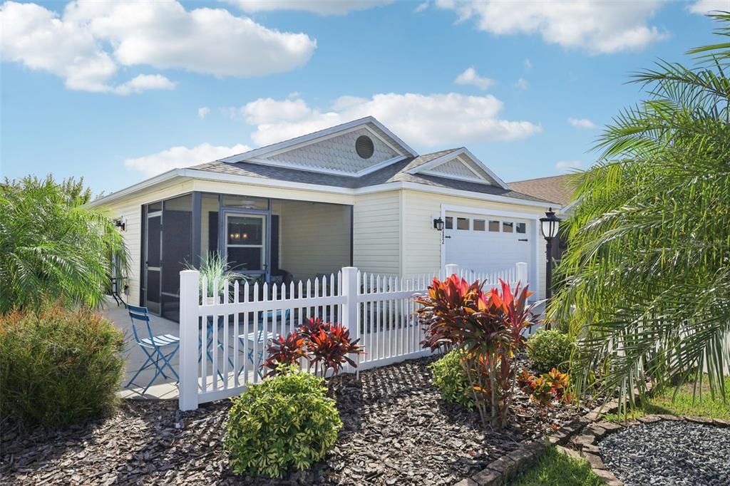 For Sale: $300,000 (2 beds, 2 baths, 1227 Square Feet)