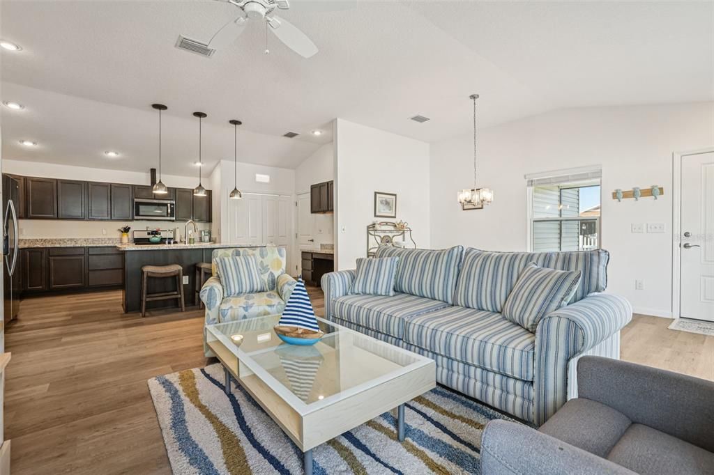 For Sale: $300,000 (2 beds, 2 baths, 1227 Square Feet)