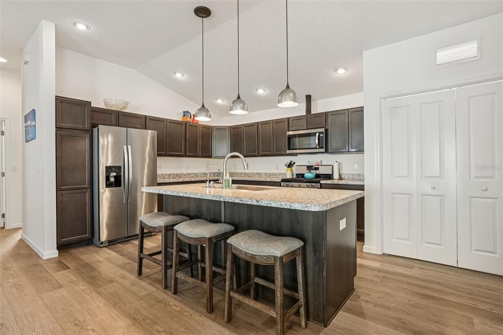 For Sale: $300,000 (2 beds, 2 baths, 1227 Square Feet)