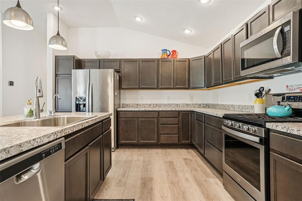 For Sale: $300,000 (2 beds, 2 baths, 1227 Square Feet)