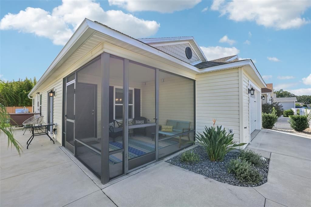 For Sale: $300,000 (2 beds, 2 baths, 1227 Square Feet)