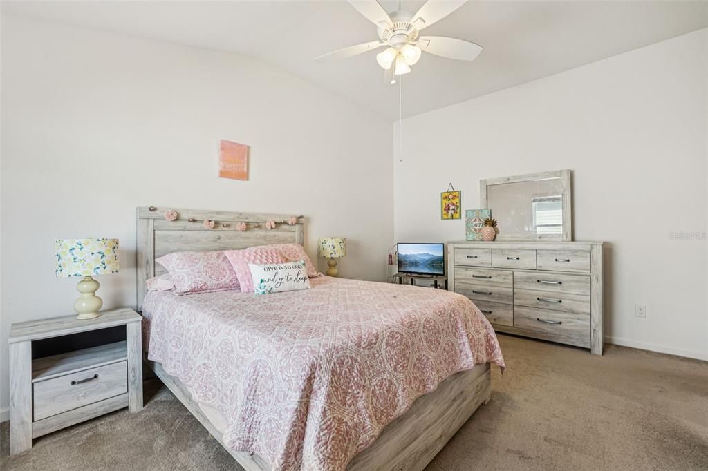 For Sale: $300,000 (2 beds, 2 baths, 1227 Square Feet)