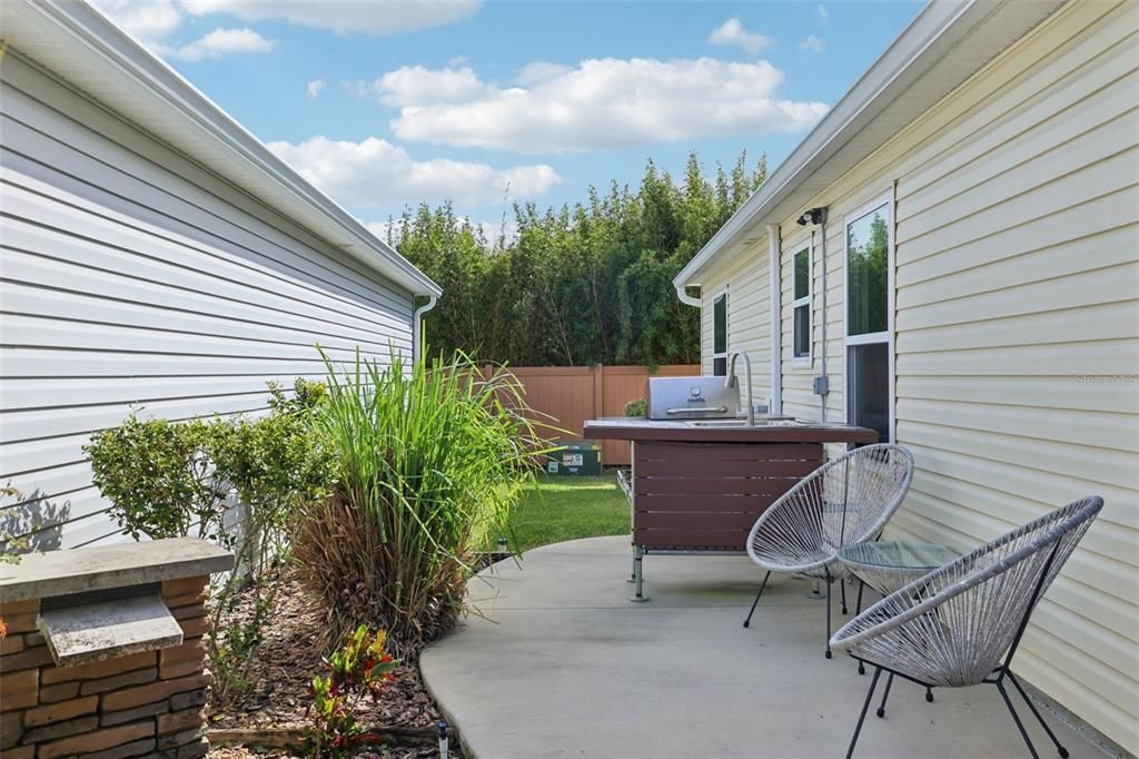 For Sale: $300,000 (2 beds, 2 baths, 1227 Square Feet)