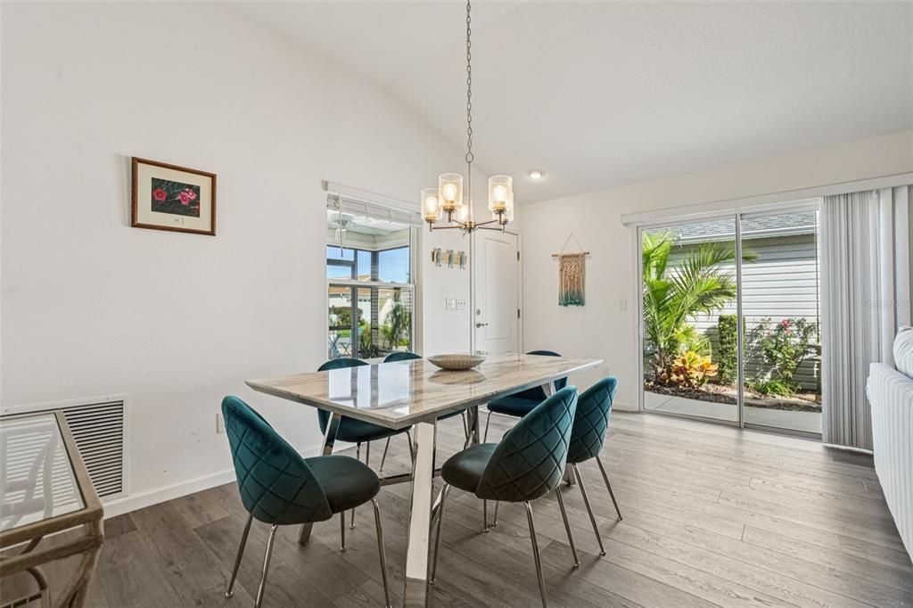 For Sale: $300,000 (2 beds, 2 baths, 1227 Square Feet)