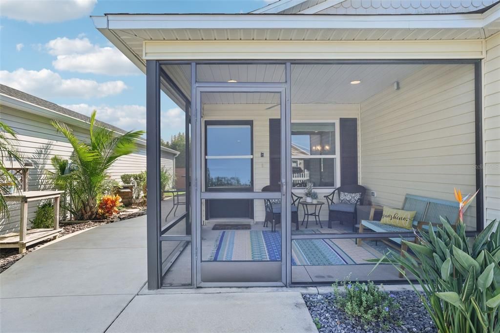 For Sale: $300,000 (2 beds, 2 baths, 1227 Square Feet)